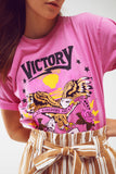 Camiseta com o texto Victory em rosa