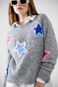 camisola cinzenta com estrelas bordadas