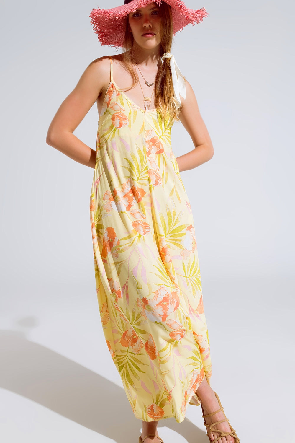 Q2 macacão maxi amarelo com estampado tropical