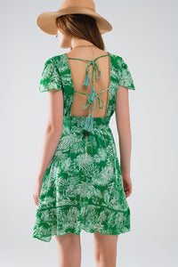 vestido curto verde com estampado de flores boho e costas abertas