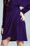 Vestido mini longo com brilhantes e decote em V profundo em roxo