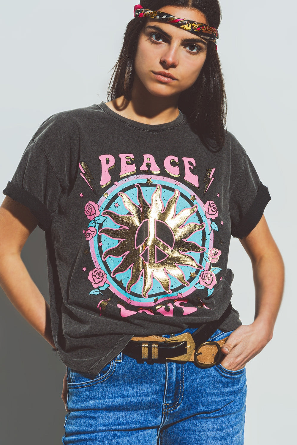 Q2 T-SHIRT com impressão Peace and Love frontal em cinzento